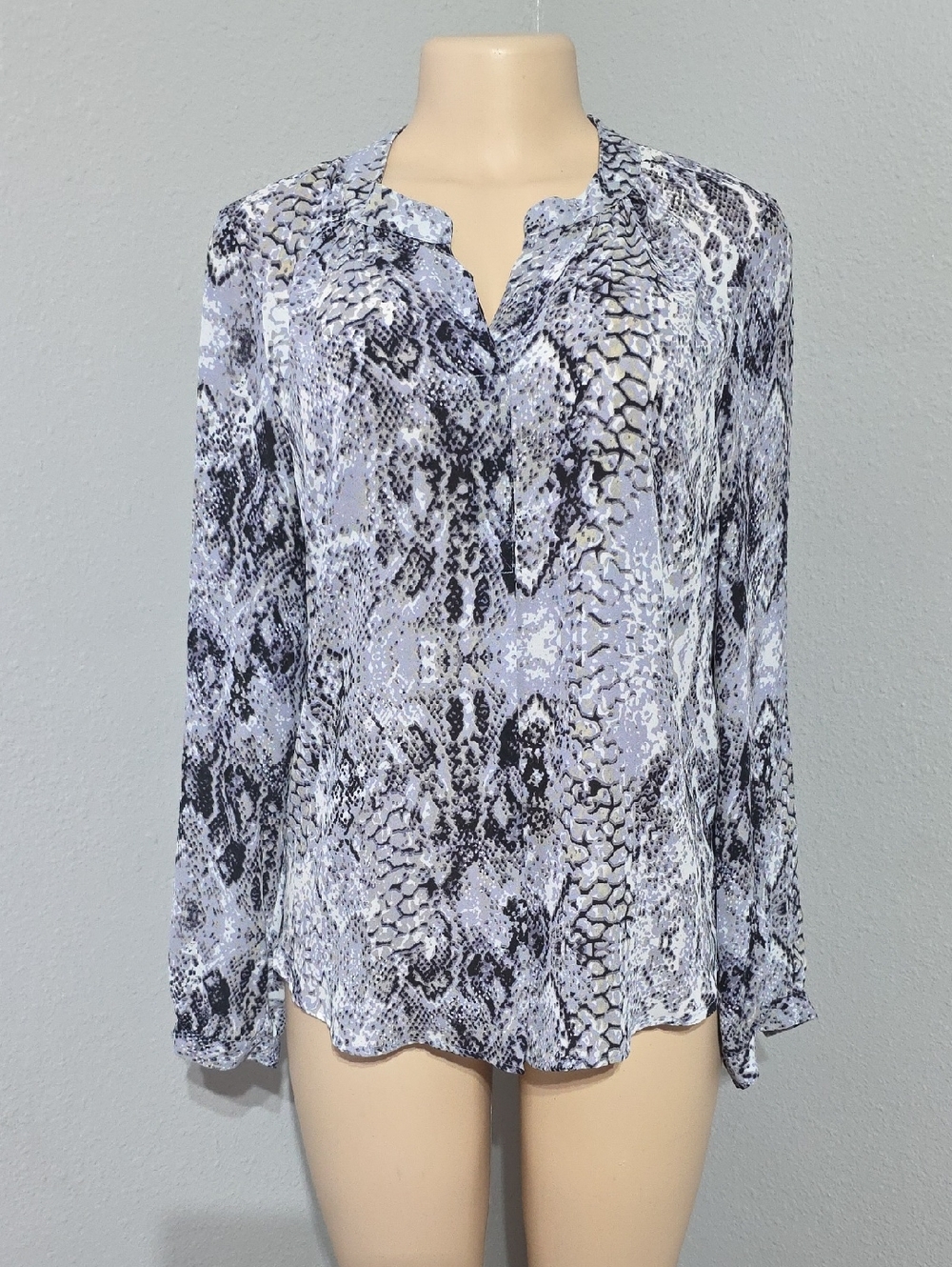 Daniel Rainn Black & Gray Snake-Print Split-Neck Blouse